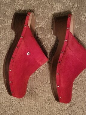 Vionic Kacie, Red Suede Studded Wooden Clog Mules. US Size 8 Women's.